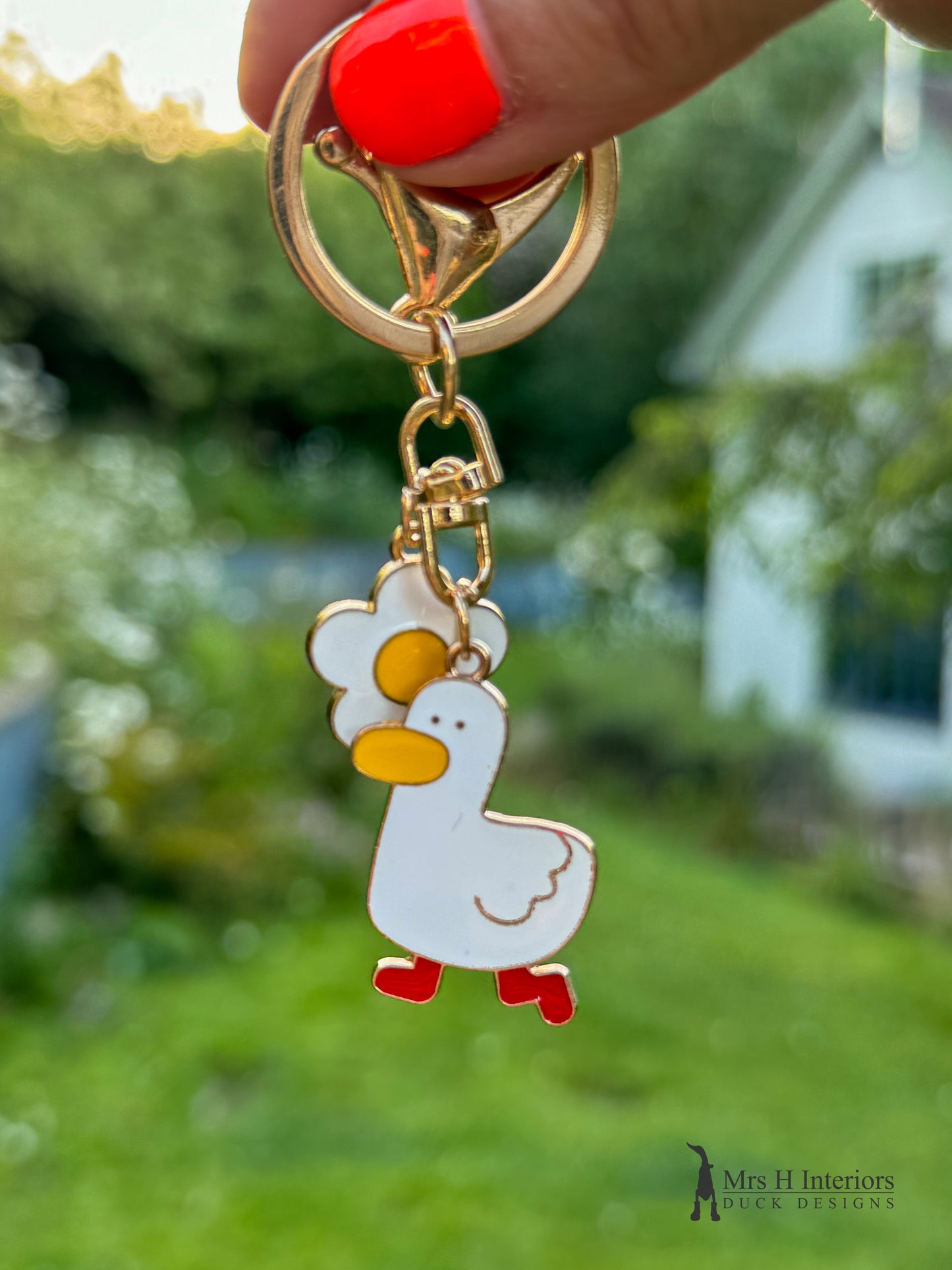 Blossom duck metal key ring.